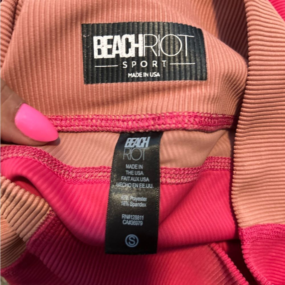 Beach Riot Colorblock Legging in Rouge
Color Block S NWOT - Picture 4 of 4